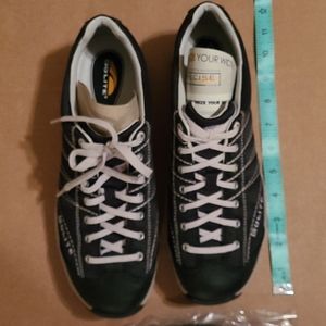 GoLite Spot Lite Black women's size 10 NEW!